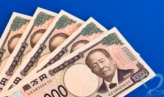 一万円札が並べられている様子